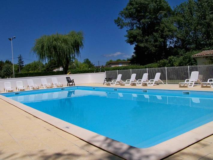 Camping pour 4 personnes, avec jardin ainsi que vue et piscine à Vendays-Montalivet - 2
