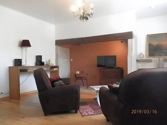 Gîte Lou Flaujer : vue montagne, terrasse privée et Wi-Fi à Pont-les-Bains in Salles-la-Source, Aveyron