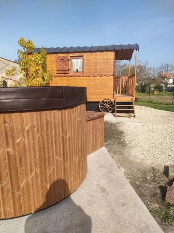 Tente pour 2 personnes, avec jacuzzi et jardin en Charente-Maritime