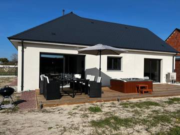Cottage pour 8 personnes, avec terrasse et sauna ainsi que jacuzzi et jardin, animaux acceptés à Bretteville-sur-Ay