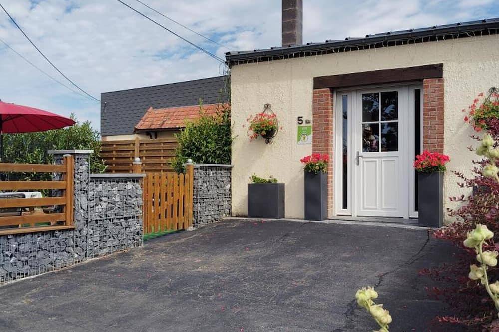 Erdgeschoss-Wohnung: Garten, Offene Küche, Kamin, Wlan, Haustiere erlaubt in Eppe-Sauvage, Avesnes-sur-Helpe