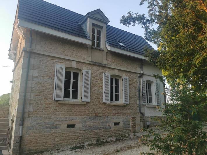 Gîte pour 6 personnes, avec Terrasse ainsi que Jardin et Vue à Diénay