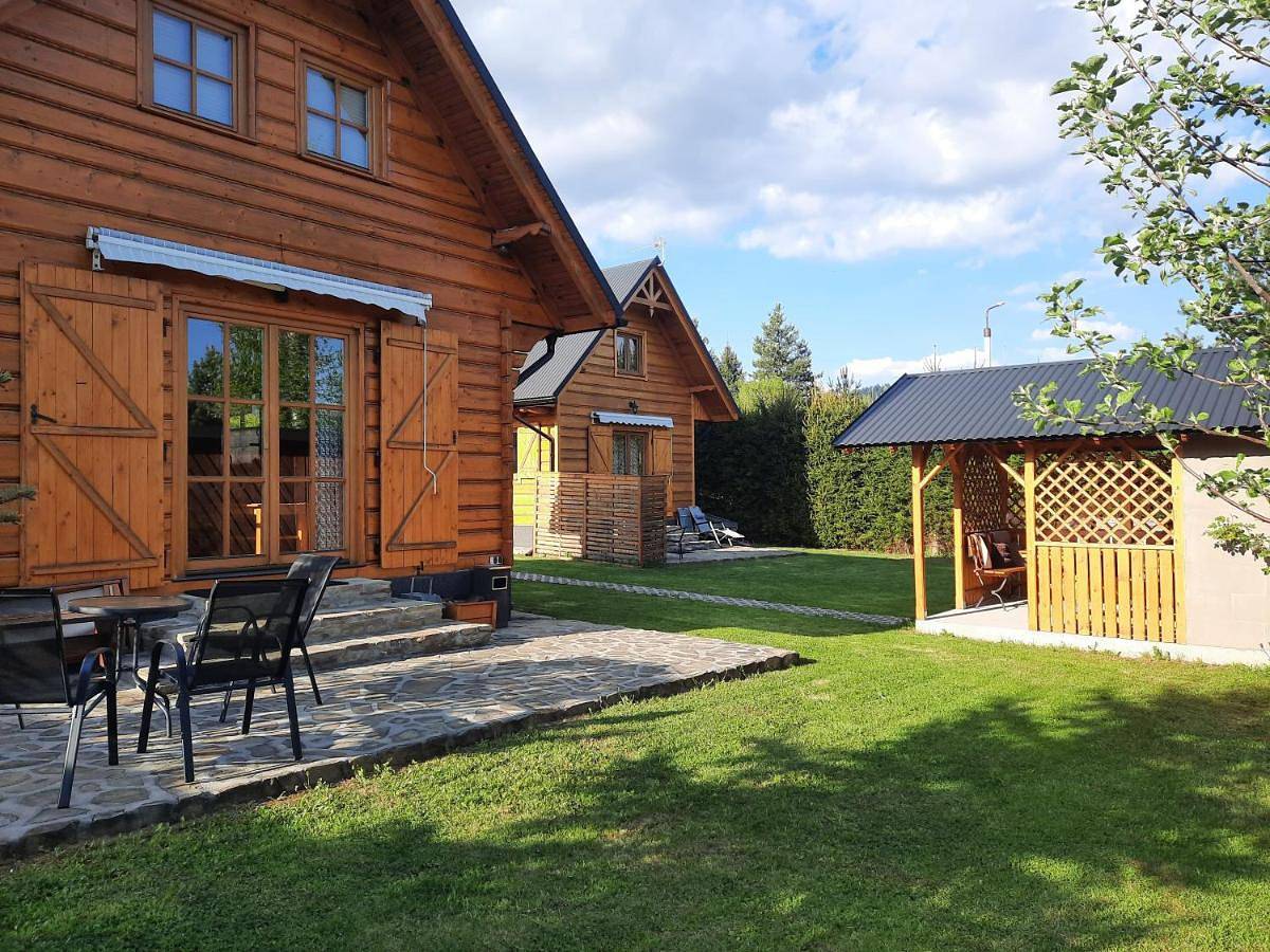 Kanadyjka domki drewniane in Niedzica, Karpaty (Polska)