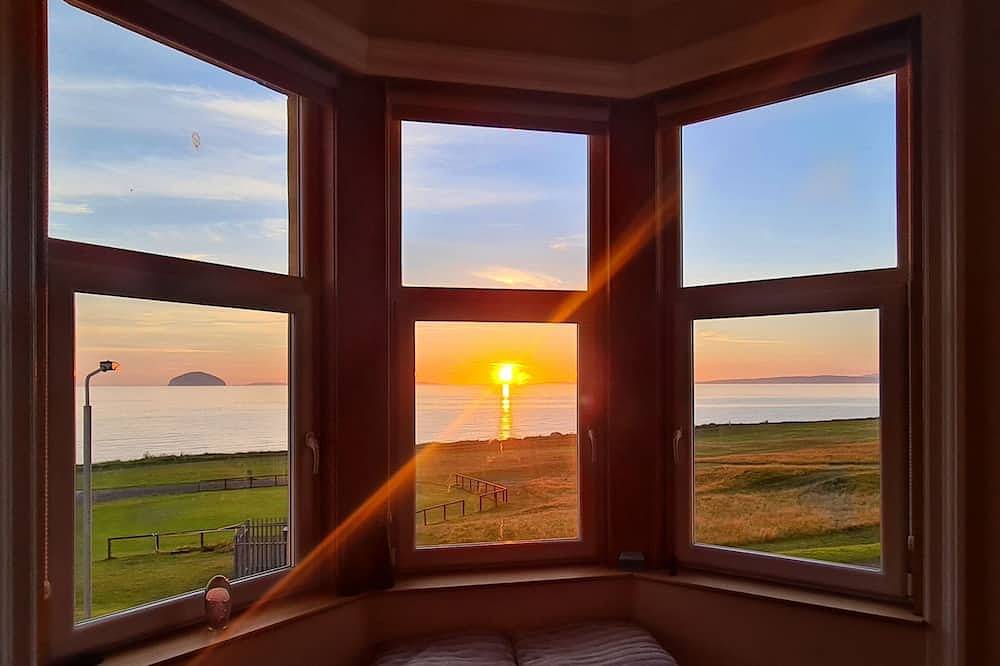 Ailsa View, pet friendly, country holiday cottage in Girvan in Girvan (Ayrshire), Ayrshire