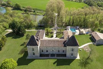 Château pour 14 personnes, avec jardin dans le Lot-et-Garonne
