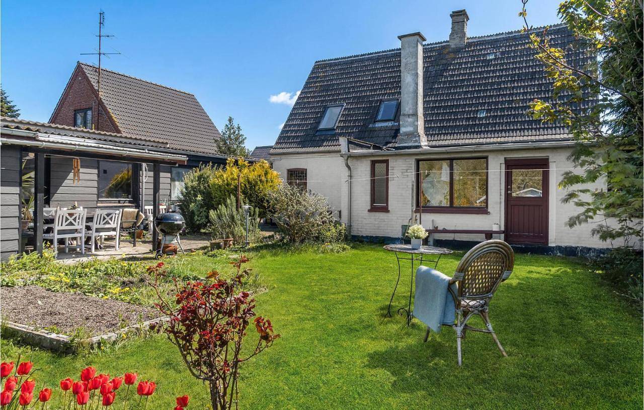 Three-Bedroom Holiday Home in Fejø, Svenske Østersøen