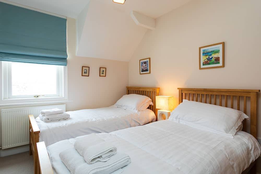 The Beach House, Alnmouth, pet friendly, with a garden in Alnmouth in Alnmouth, Northumberland