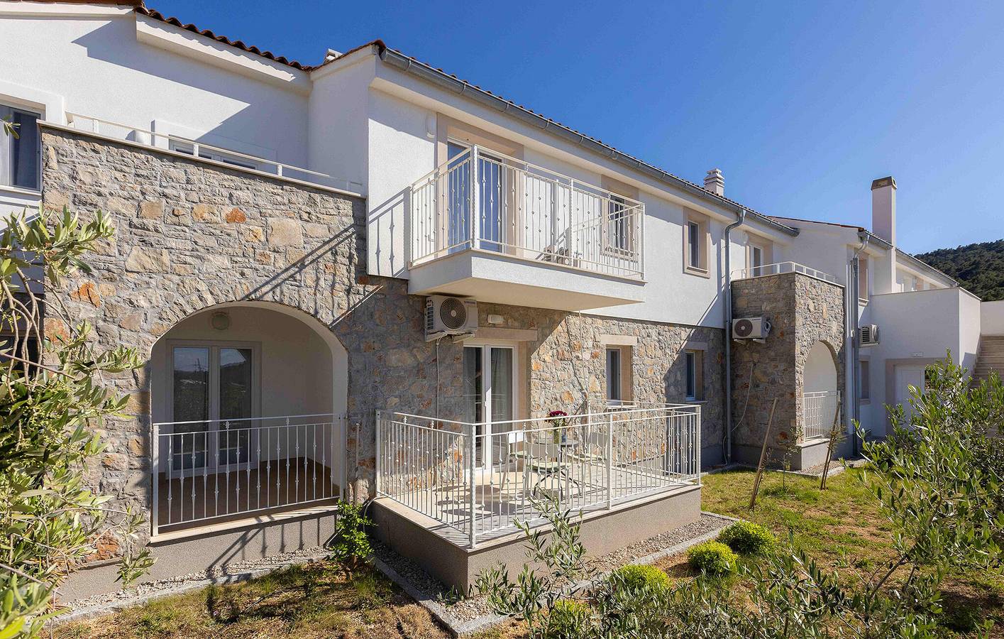Ganze Ferienwohnung, Gemütliche Ferienwohnung mit Terrasse, WLAN und Parkplatz – 2,5 km vom Strand entfernt in Veli Losinj, Kvarner Inseln