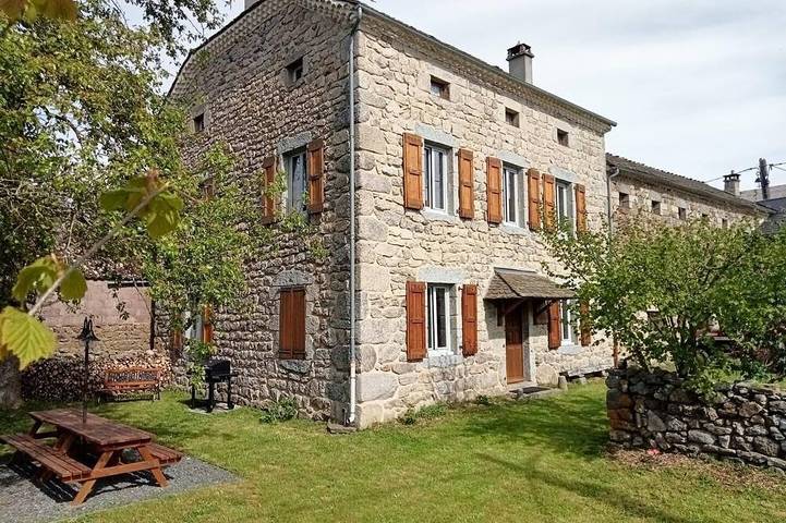 Location de vacances pour 12 personnes, avec terrasse et jardin dans Saint-Symphorien (Lozère)