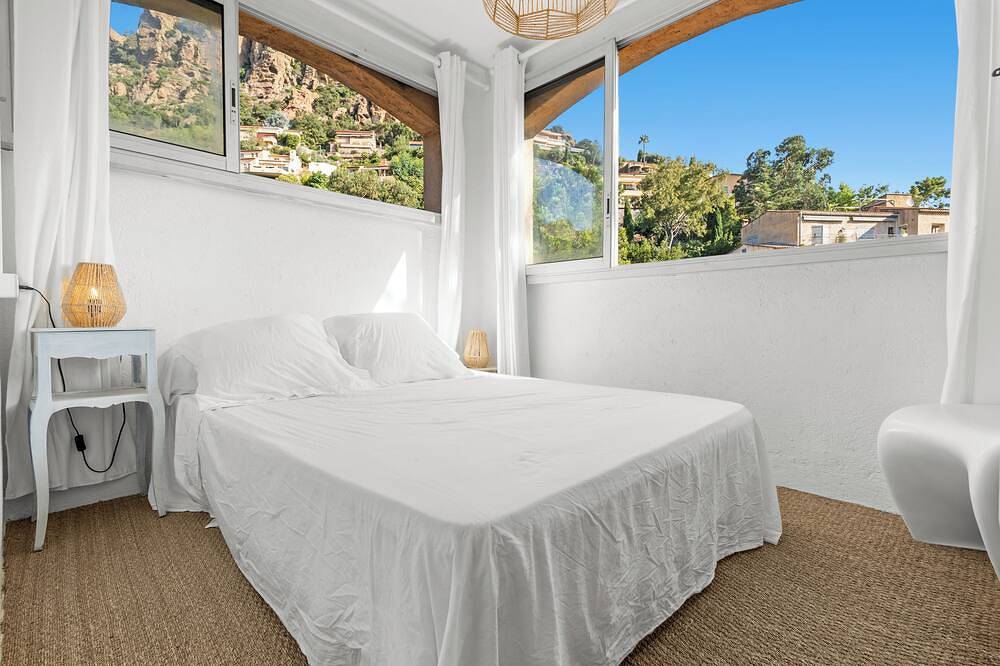 Vacation home, 250 m from the beach in Théoule-sur-Mer, Massif de l'Esterel