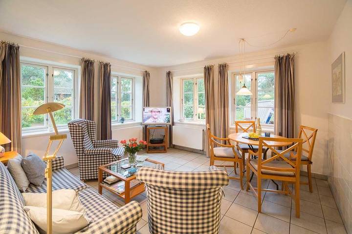 Ferienwohnung für 2 Personen, mit Terrasse und Garten in Süddorf