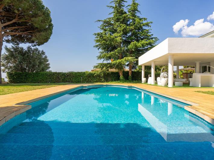 Luxury Villa Buena Vista Piscina y Jardín in Arenys de Munt, Costa del Maresme