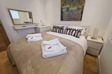 Apartment for 6 People in Luton, Chiltern Hills, Photo 4