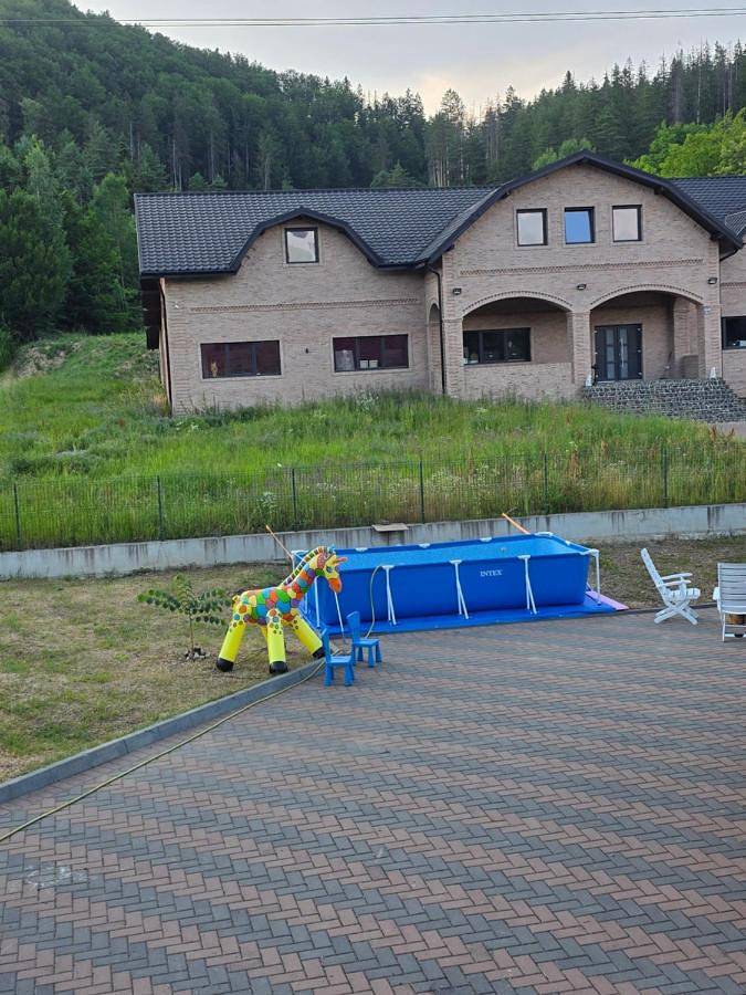 Maison d’hôte pour 2 personnes, avec Terrasse et Jardin ainsi que Piscine et Vue dans Sucevița