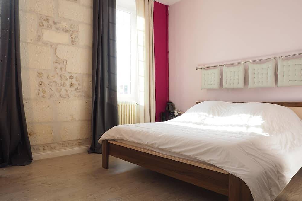 17th-century manor house in Tonnay-Charente, Rochefort region