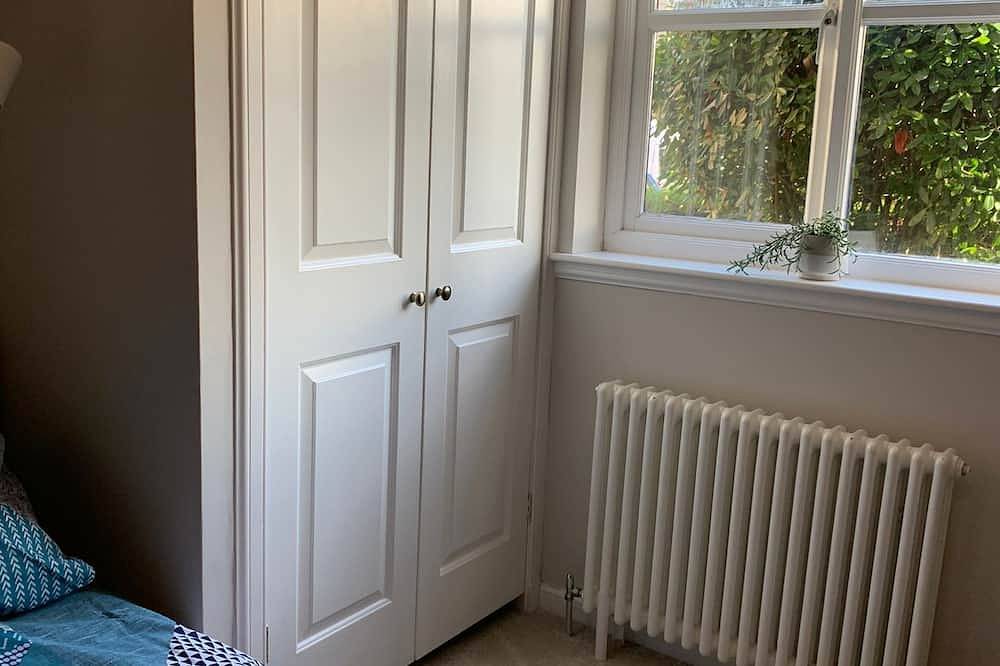 Entire apartment, Roseburn Edinburgh Beautiful 2 Bedroom Apartment in Edinburgh, Edinburgh and Lothian