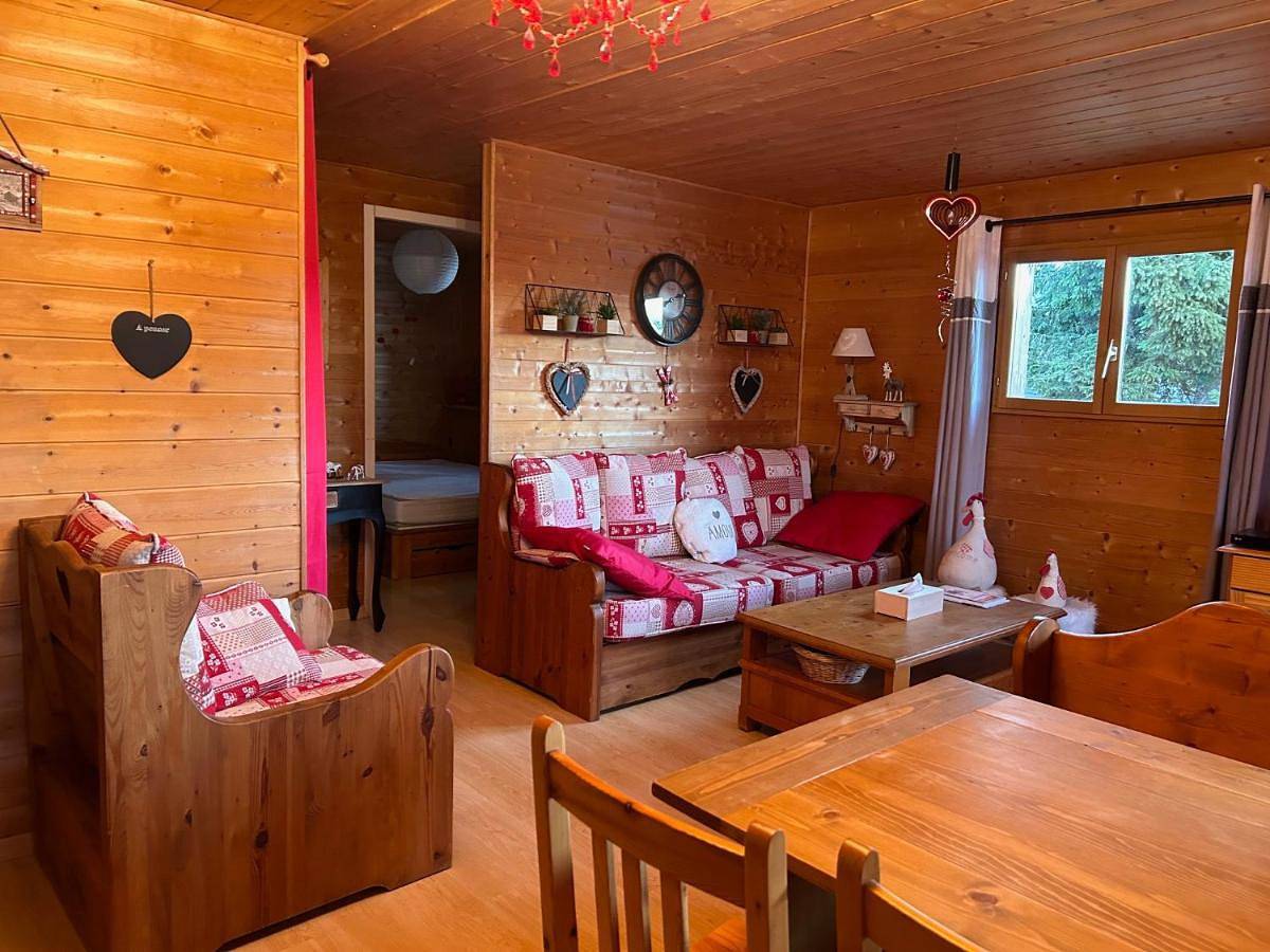 Two-Bedroom Chalet in Saint-Laurent-en-Grandvaux, Parc naturel régional du Haut-Jura