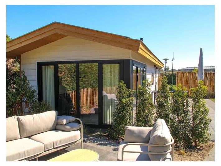 Chalet voor 2 personen, with Whirlpool and Tuin as well as Sauna in Noordwijk
