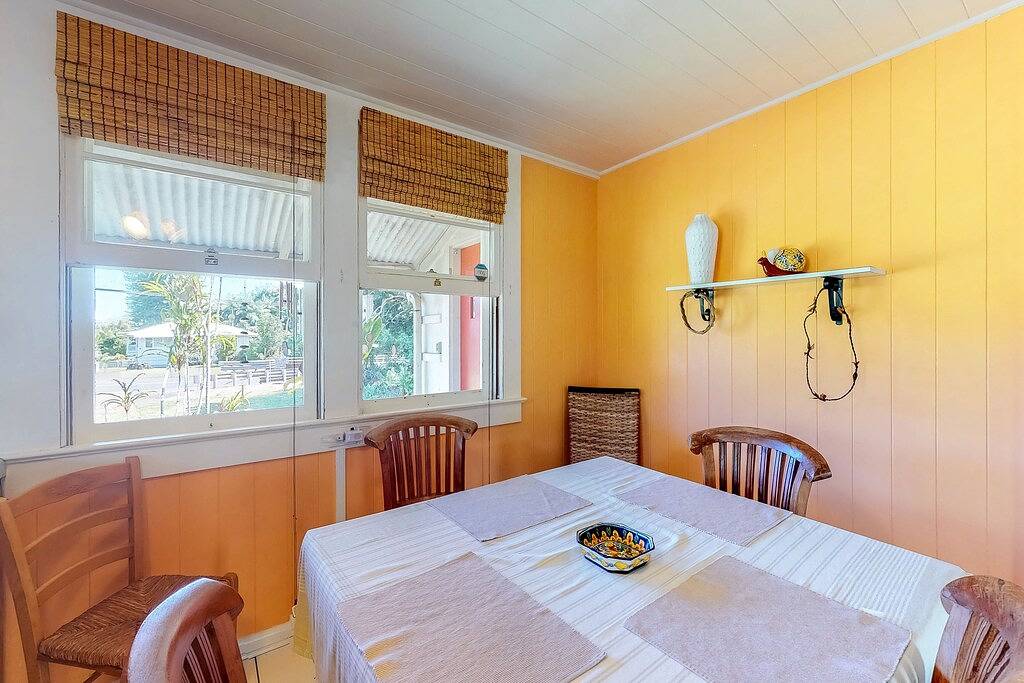 Landhaus mit W / D, Wifi, Holzböden. In der Nähe von Hilo & 4 Mile Scenic Drive in Papaikou, Hamakua