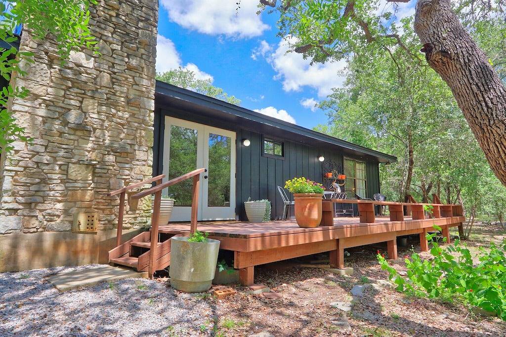 Red Bird Cottage- Convenient 2/1 with Outdoor Space in Hays County