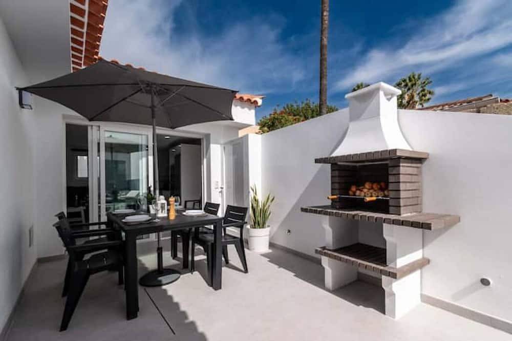 Apartamento con Piscina Comunitaria y Terraza Independiente in Chayofa, Arona