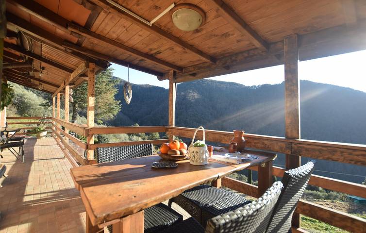 Appartement confortable avec jardin et parking gratuit près de l'Osteria Candalla in Camaiore, Riviera Italienne
