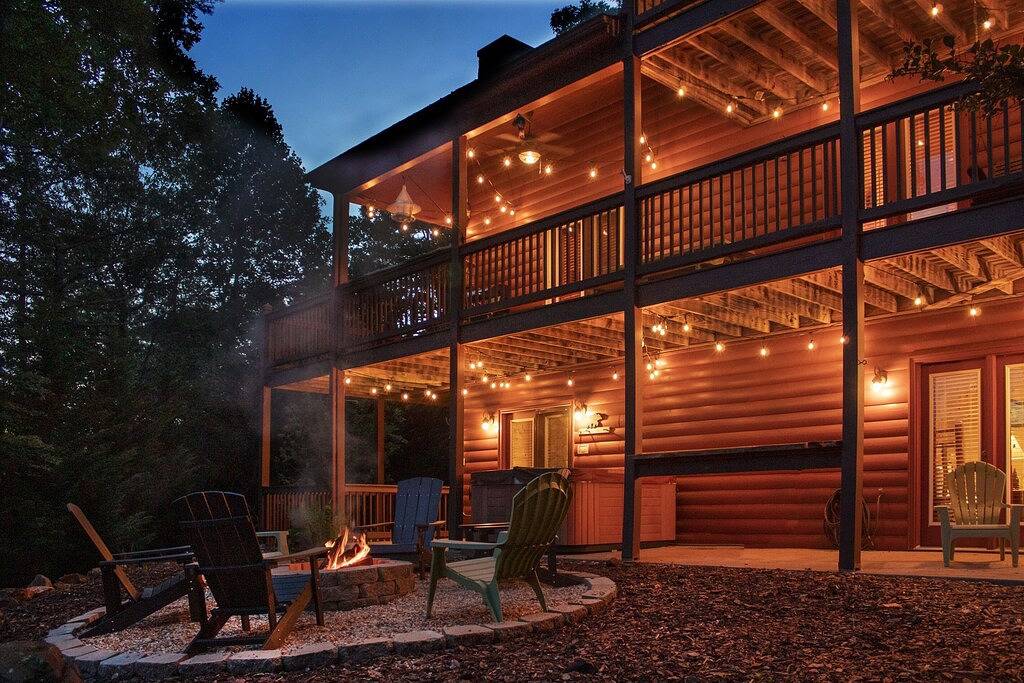 Private Mountain Cabin • Hot Tub • Fire Pit • Pool Table in Mineral Bluff, Chattahoochee National Forest