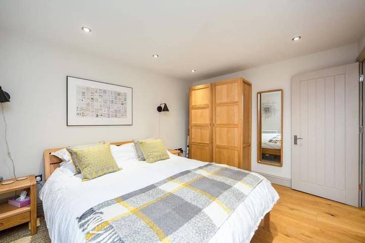 Ganze Wohnung, Stylish two bed flat, city centre, free parking in Wells, Somerset