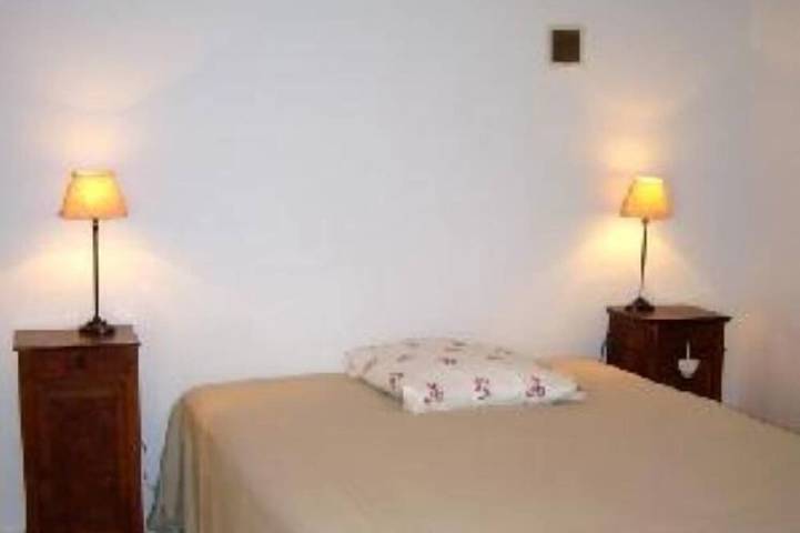 Gîte pour 8 personnes, avec jardin et terrasse dans Aigondigné - 2