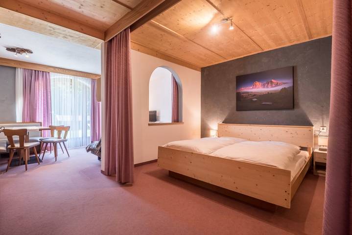 Ganze Wohnung, Ferienwohnung "Ferienparadies Sabina Euringer" im Naturschutzgebiet direkt an der Seiser Alm in Compatsch, Kastelruth