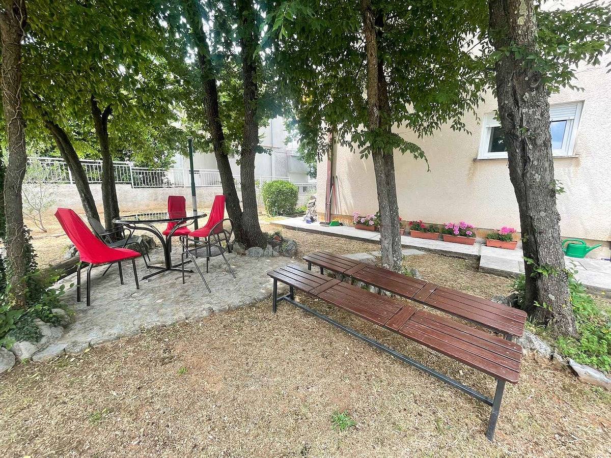 Appartement entier, Charmant appartement de 130 m², à seulement 2 km de la plage de Vodna in Jadranovo, Primorje-Gorski Kotar