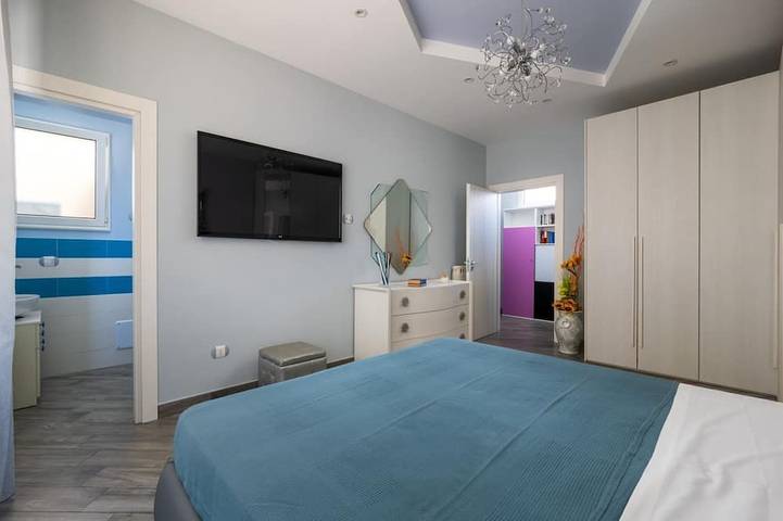 Entire apartment, Partenope – Elegant Design Apartment in the Heart of Sorrento Coast in Piano di Sorrento, Naples Province
