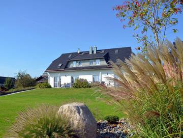 Ferienhaus für 8 Personen, mit Terrasse und Ausblick sowie Garten und Sauna am Greifswalder Bodden