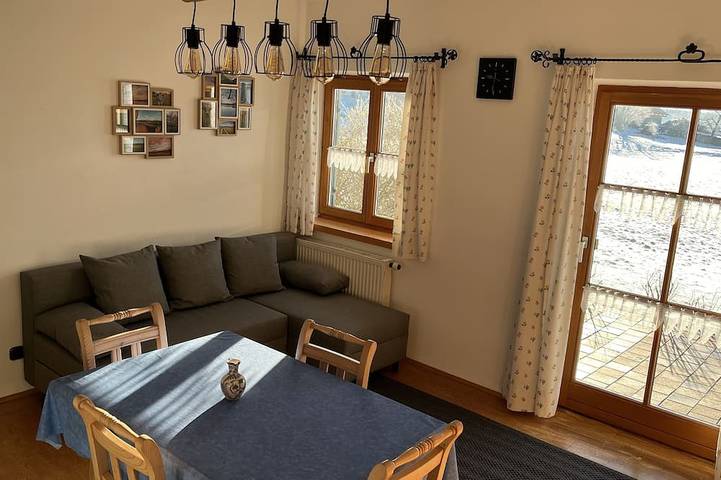 Ganze Wohnung, Ruhig gelegene Erdgeschoss Wohnung mit eigener Terrasse und Bergblick in Pittenhart, Chiemsee