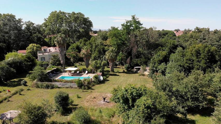 Gîte pour 12 personnes, avec piscine ainsi que terrasse et jardin à Latour-Bas-Elne - 3