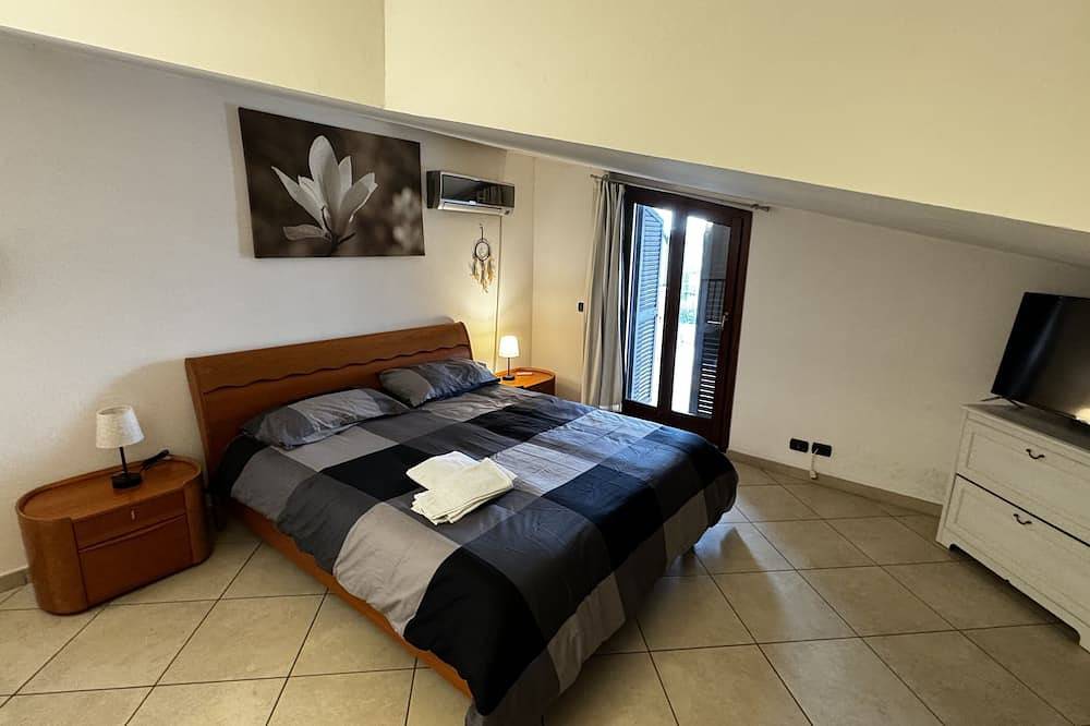 Entire apartment, Evaguesthouse just minutes from Rome in Marino, Parco Regionale dei Castelli Romani