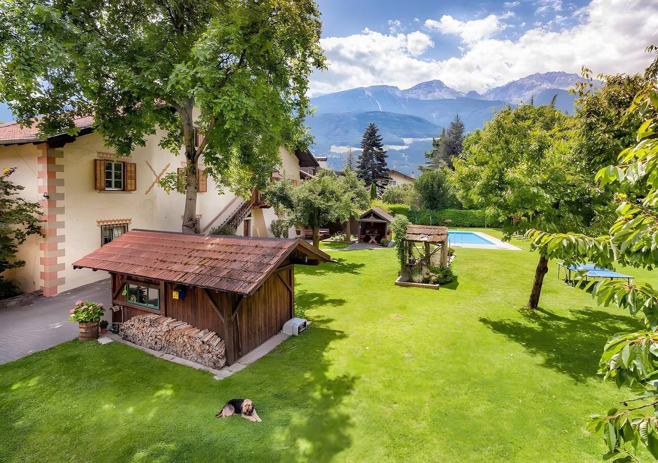 Ganze Wohnung, Ferienwohnung 'Residenz Schnatzhof D13' mit Bergblick, Gemeinschaftspool und Wi-Fi in Schlanders, Nationalpark Stilfser Joch