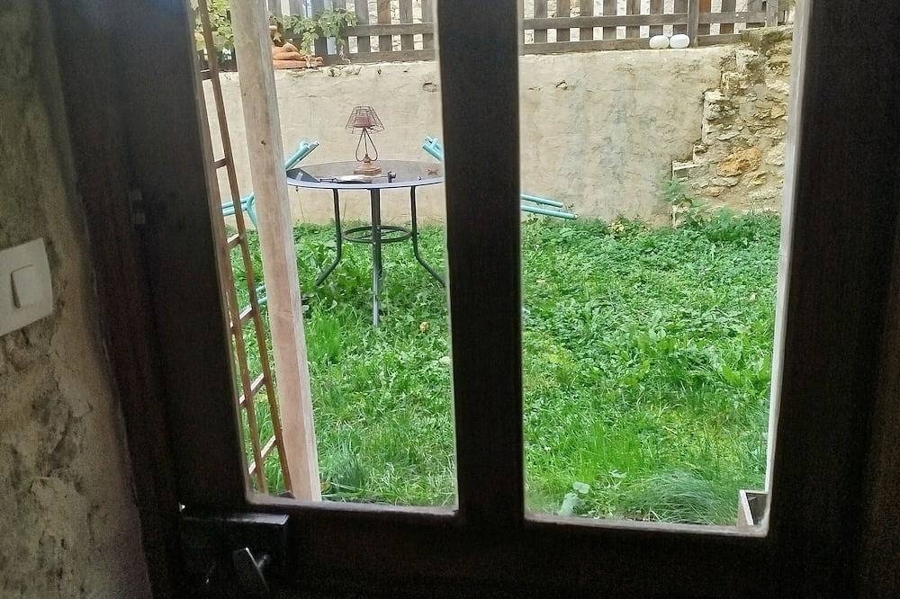 Rural house with small garden near the Cher in Bruère-Allichamps, Saint-Amand-Montrond