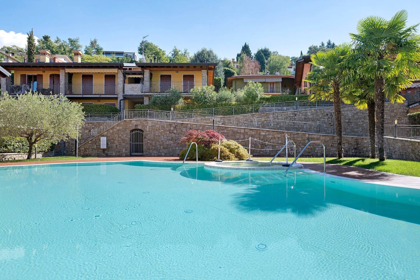 Appartamento intero, Appartamento "Puro relax tra lago e montagne" con piscina, terrazza e idromassaggio in San Zeno di Montagna, Prealpi Gardesane