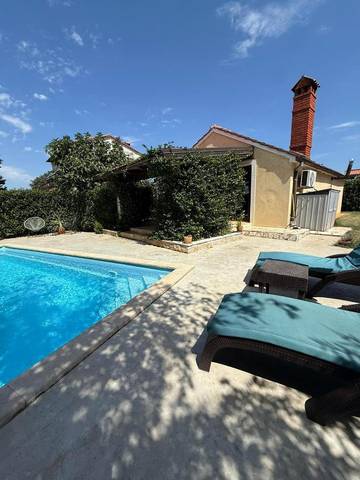 Ferienhaus für 5 Personen, mit Pool und Garten sowie Terrasse, mit Haustier in Pula
