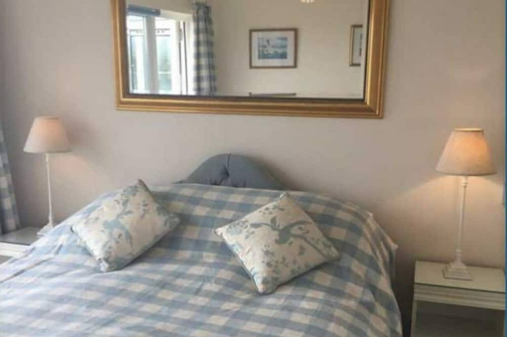 Lapwing Waterside House with stunning sea views in Portscatho, Cornwall