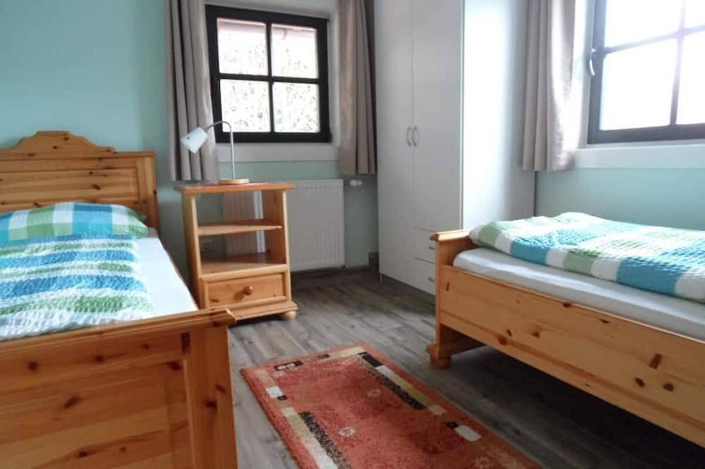 Ganze Wohnung, Schöne Ferienwohnung kombinierbar mit bis zu 6 Schlafzimmer und Erlebnisbad inklusive in Waldmünchen, Ostbayern