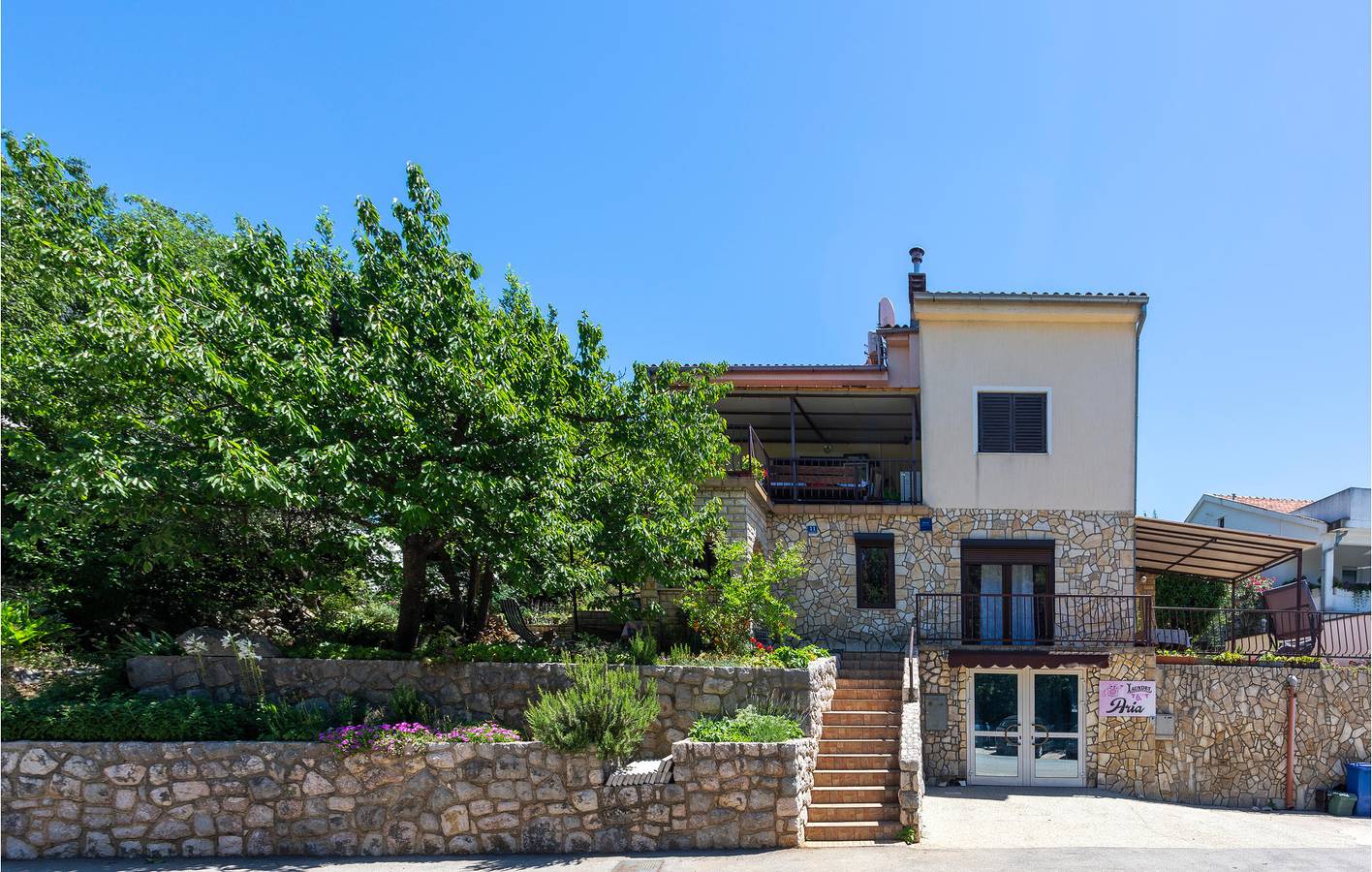 Cały apartament wypoczynkowy, Apartament wakacyjny dla 5 osób z taras in Njivice, Krk