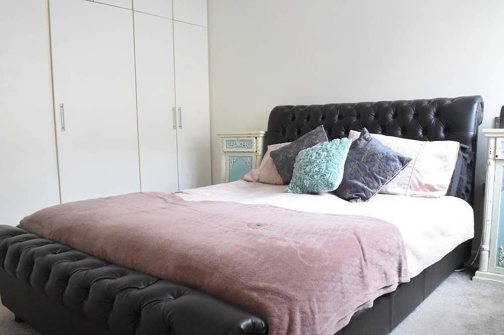 Tranquil Detached House **10 mins Walk to City ** in Nottingham, East Midlands