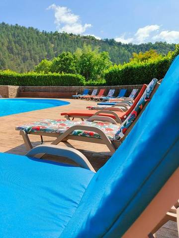 Station pour 4 personnes, avec jardin ainsi que piscine et vue à Chirac
