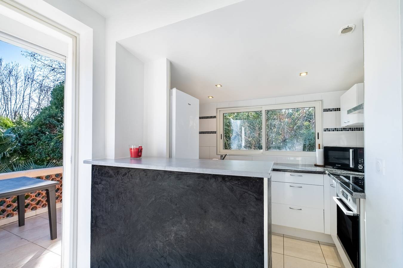 Apartamento entero, Apartamento 'Courtille Plage' a 30 m del mar, Wi-Fi y aire acondicionado in Fréjus Plage, Frejus