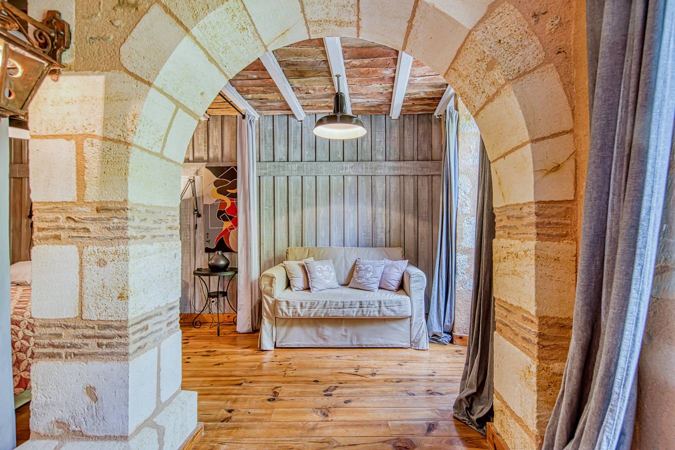 Chambre d'hôtes 'L'orée De Lansot - Chambre Romance' avec terrasse partagée, jardin partagé et Wi-Fi in Noaillan, Région de Langon