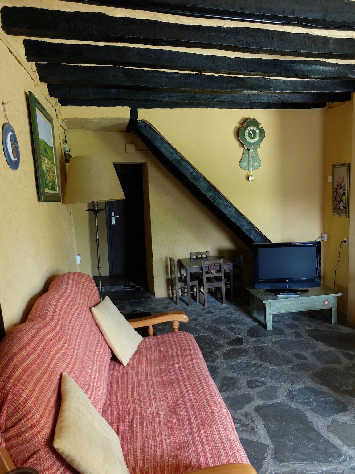 Casa rural 'Cargol Mas Violella' con vistas a la montaña, piscina y Wi-Fi in San Juan les Fonts, Parc Natural de Zona Volcànica de la Garrotxa