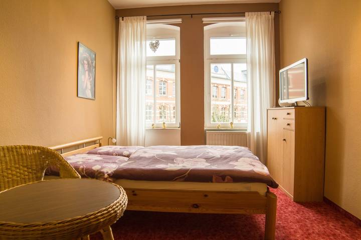 Ganze Ferienwohnung, Ferienwohnung Wandelt - Fw mit 2 Schlafz., 1 komb. Wohn-/Schlafz., Küche, Du+Wc, 1-5 P., 60 m², 2. Et. in Arnstadt, Thüringer Kernland