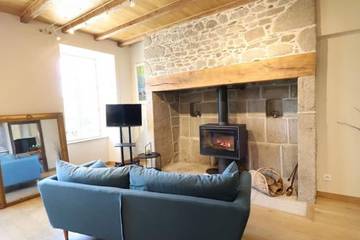 Gîte pour 4 personnes, avec terrasse et jardin à Labesserette